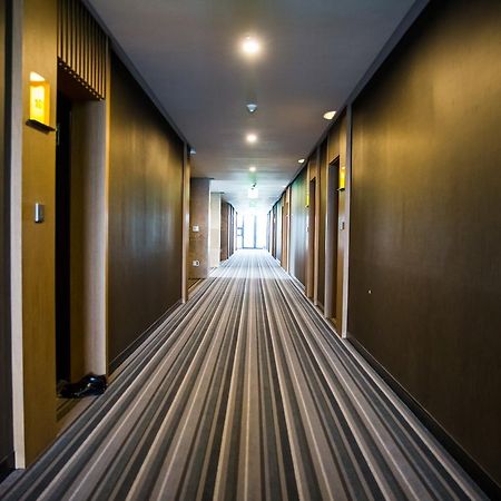 J Square Hotel And Wedding Джинджу Екстериор снимка
