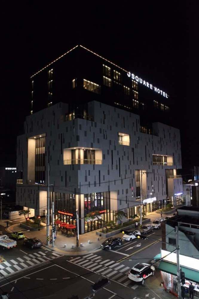J Square Hotel And Wedding Джинджу Екстериор снимка
