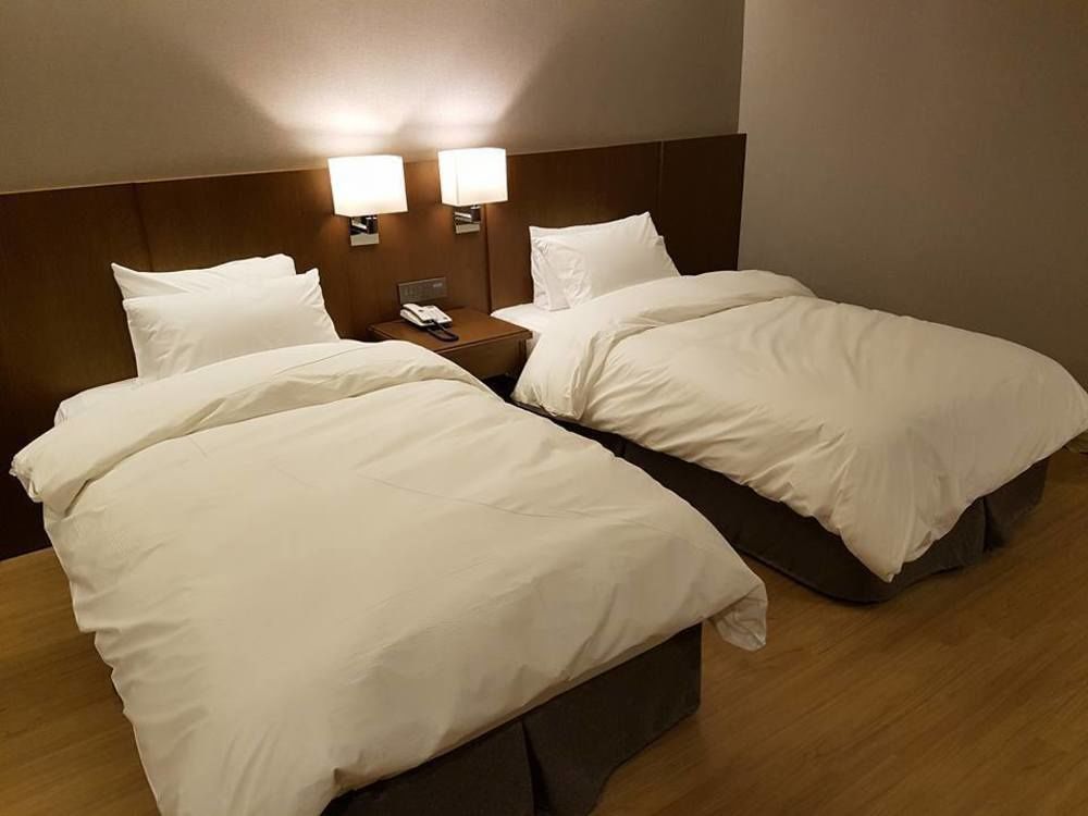 J Square Hotel And Wedding Джинджу Екстериор снимка