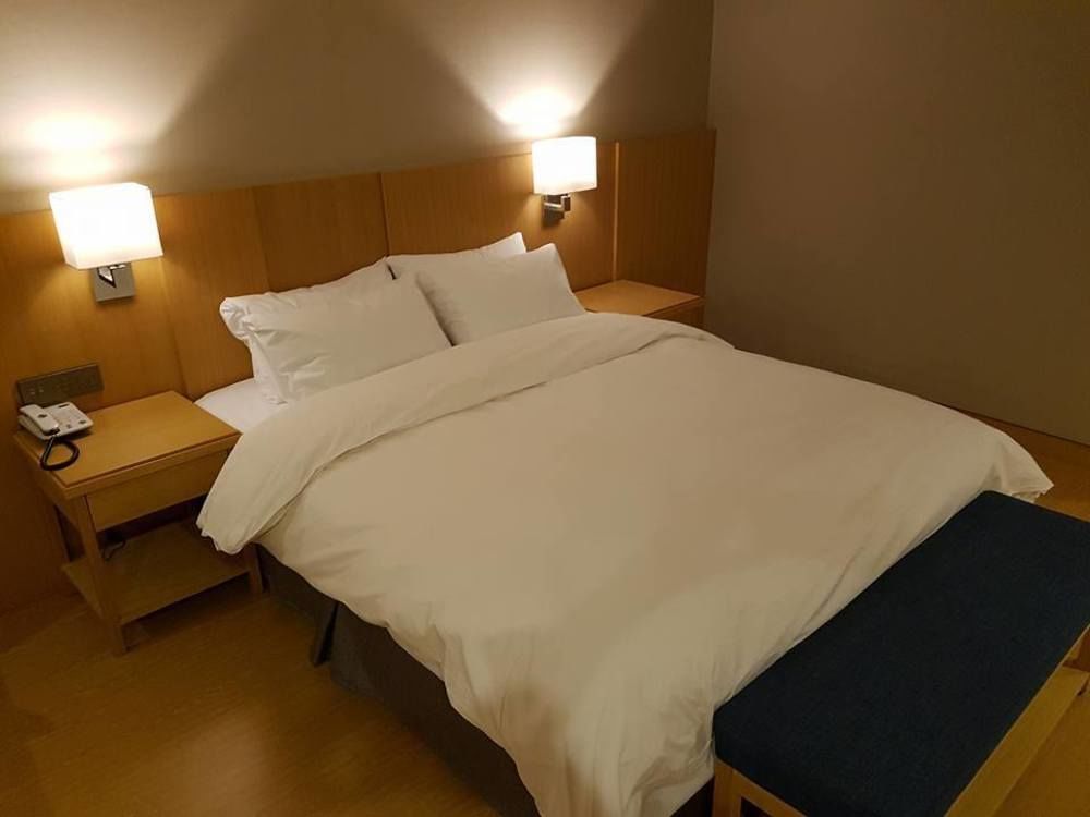 J Square Hotel And Wedding Джинджу Екстериор снимка