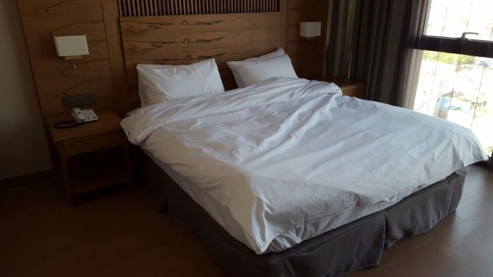 J Square Hotel And Wedding Джинджу Екстериор снимка