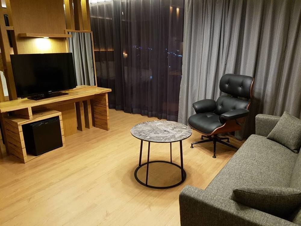 J Square Hotel And Wedding Джинджу Екстериор снимка