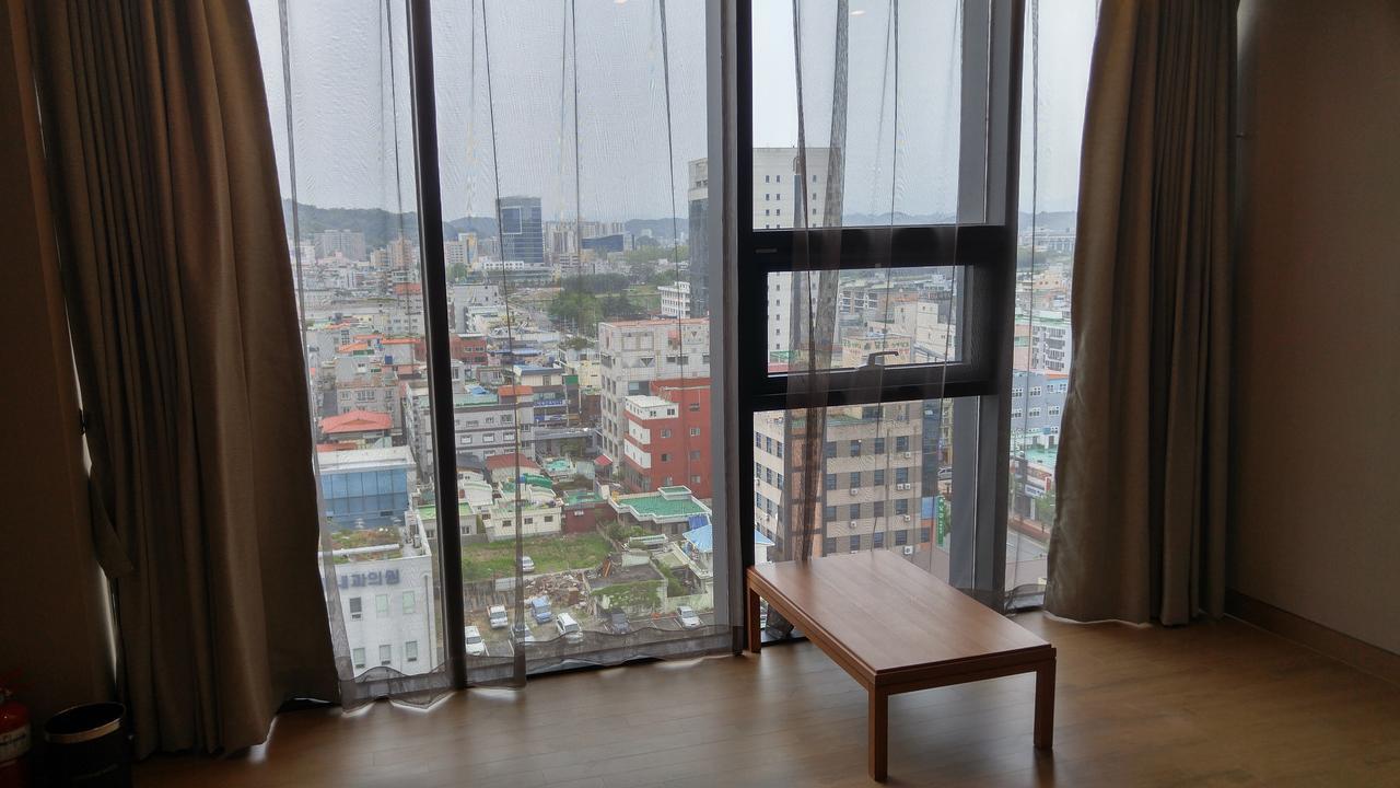 J Square Hotel And Wedding Джинджу Екстериор снимка