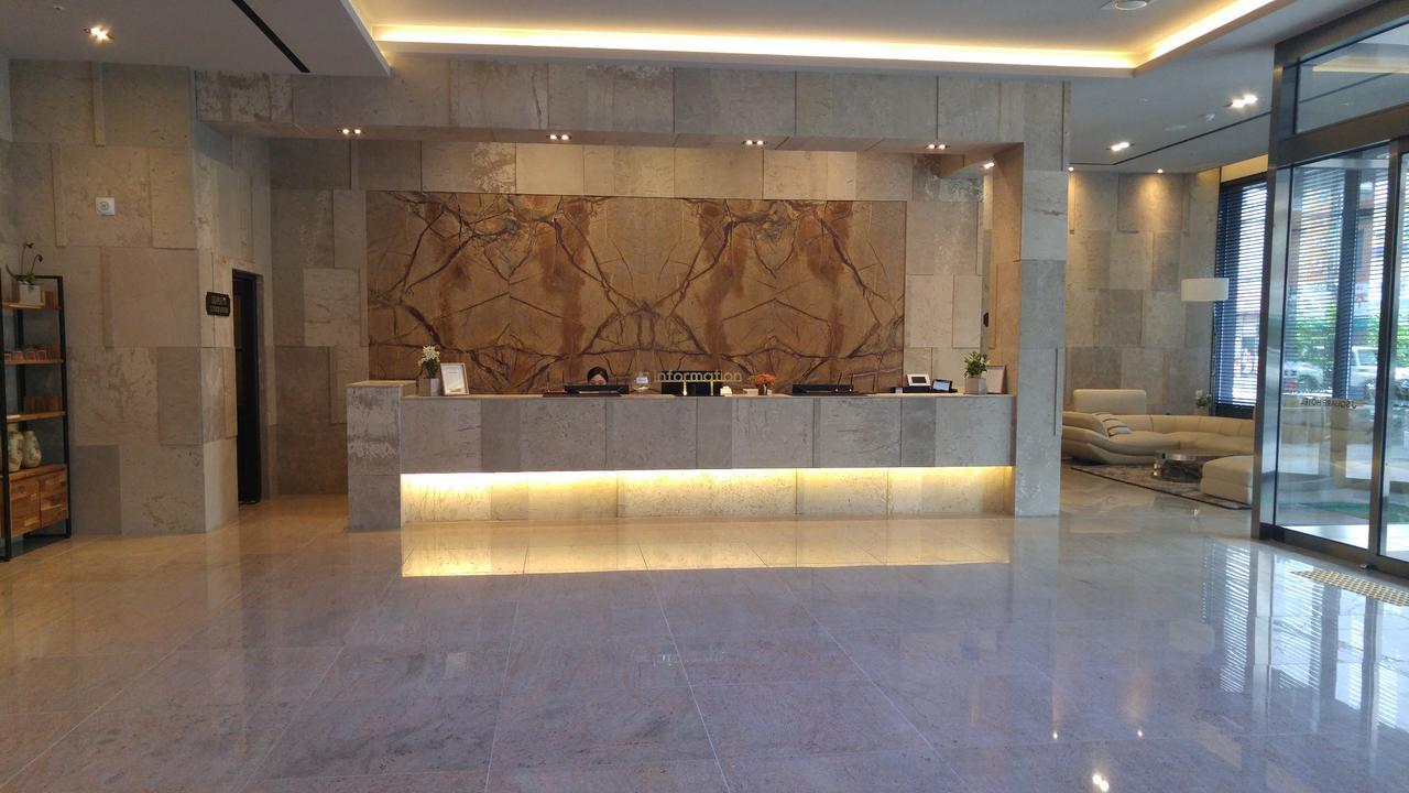 J Square Hotel And Wedding Джинджу Екстериор снимка