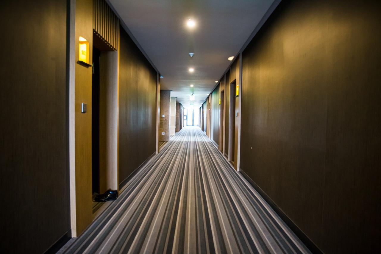 J Square Hotel And Wedding Джинджу Екстериор снимка