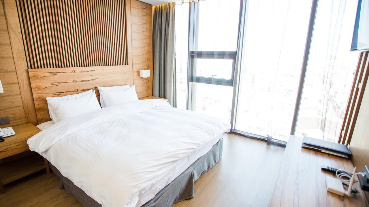 J Square Hotel And Wedding Джинджу Екстериор снимка