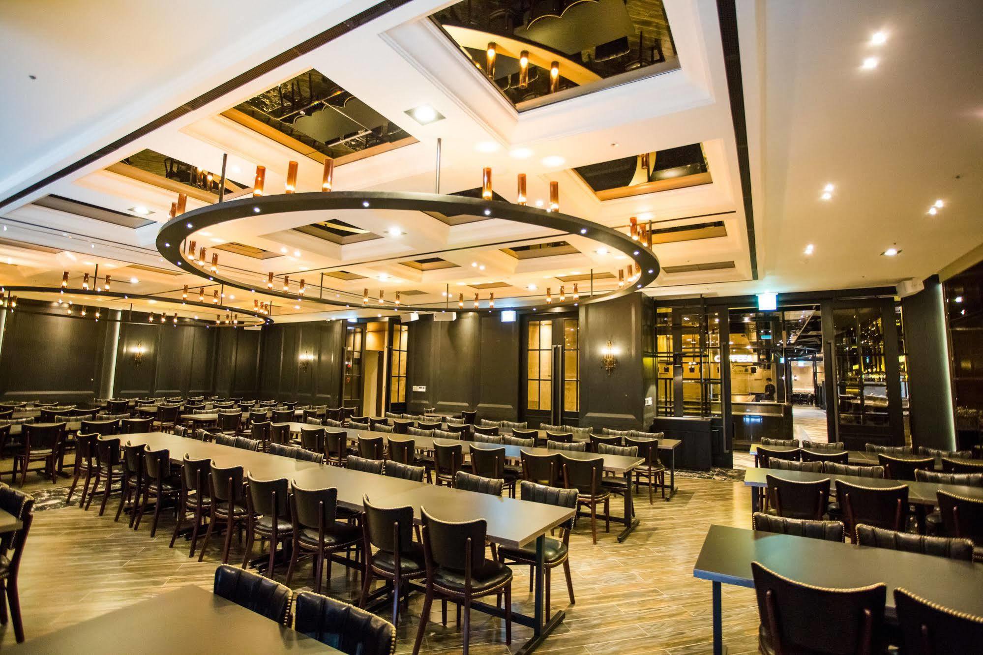 J Square Hotel And Wedding Джинджу Екстериор снимка