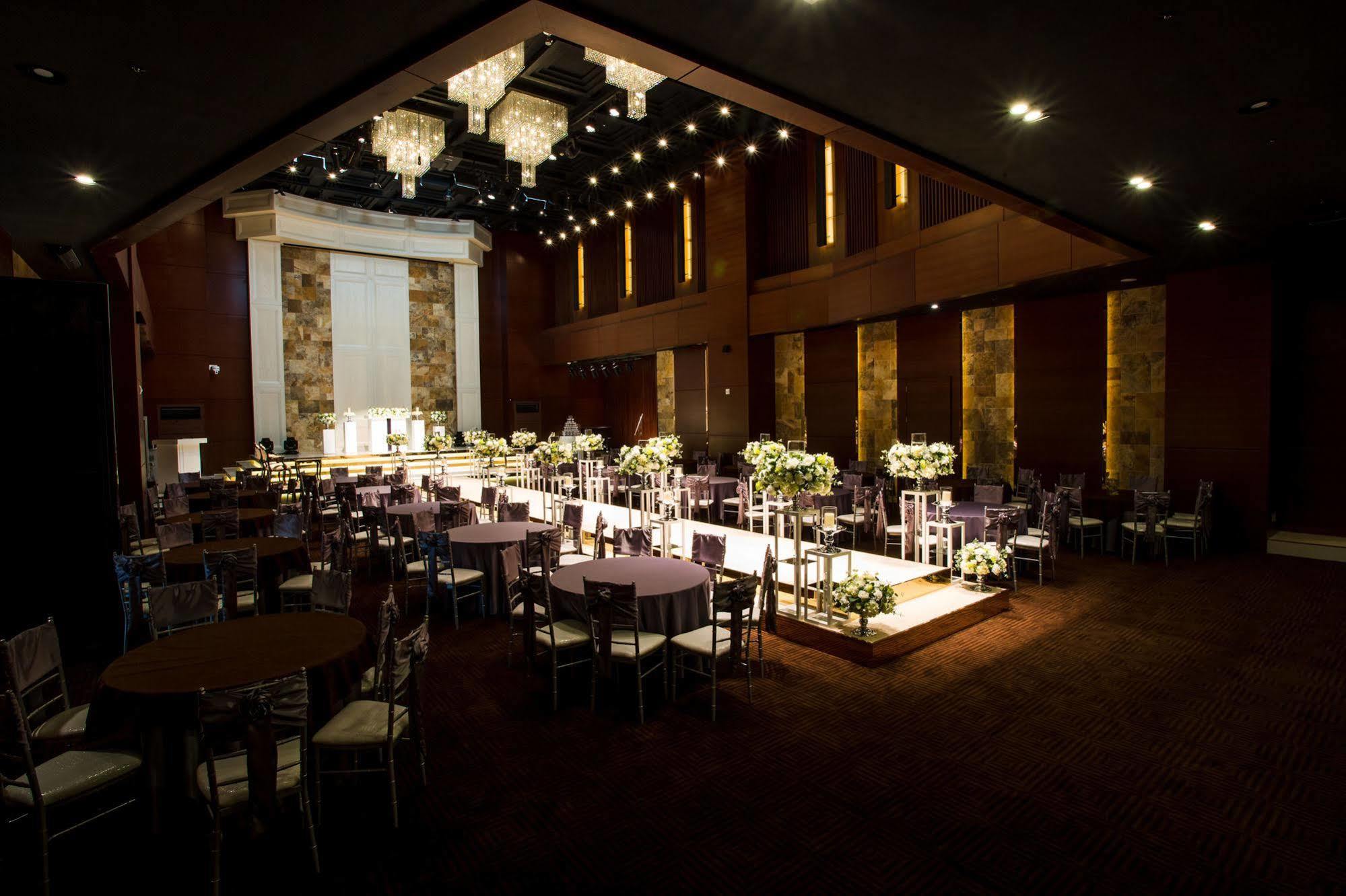 J Square Hotel And Wedding Джинджу Екстериор снимка